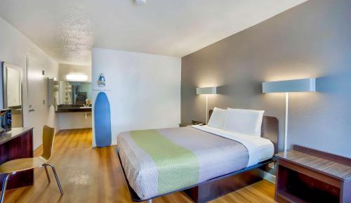 Queen Room - Disability Access - Non-Smoking