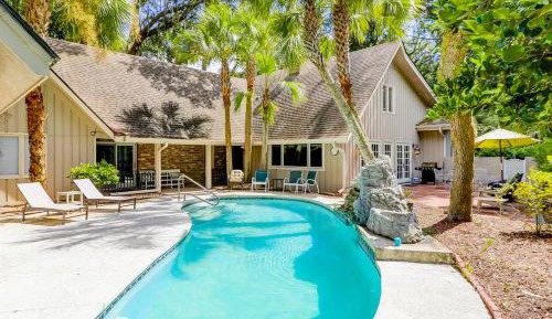 Six Bedroom Holiday Home
