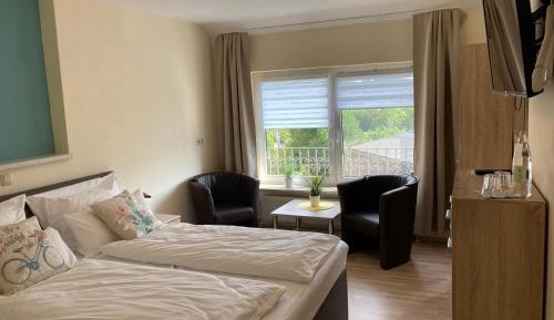 Deluxe Double Room (2 Adults + 1 Child)
