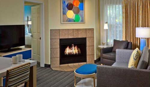 One-Bedroom King Suite with Fireplace