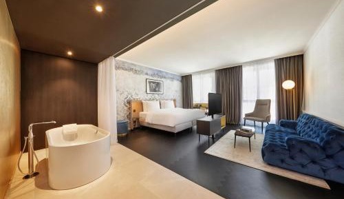 Suite with Executive Lounge Access