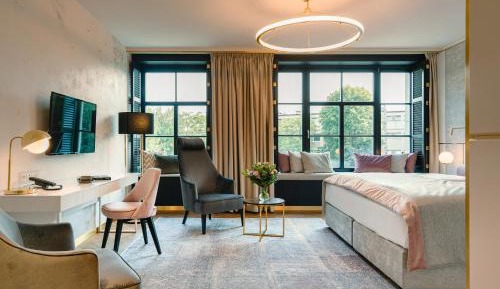 Grand Premier Room