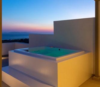One-Bedroom Sea View Deluxe Suite with Outdoor Jet Tub 