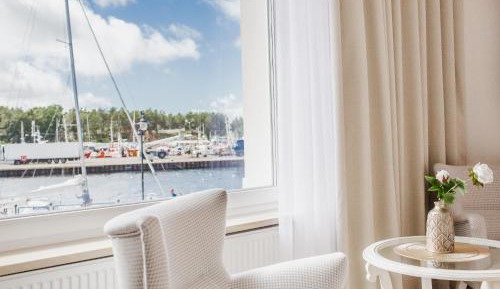 Deluxe Double Room with Side Sea View