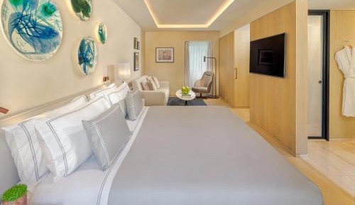 Deluxe Family Room