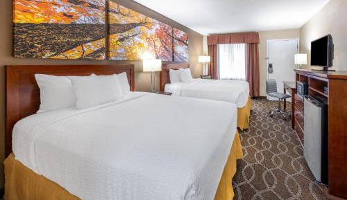 Queen Room with Two Queen Beds - Smoking