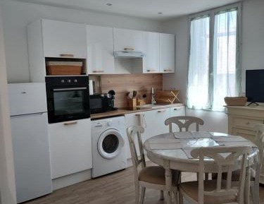 One-Bedroom Apartment with View