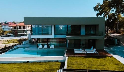 Villa - Beach Front