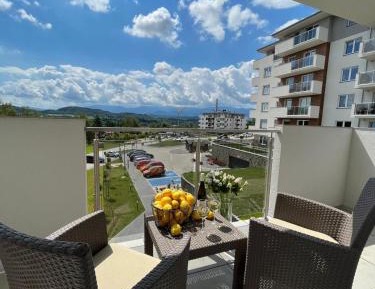 Apartment with Mountain View