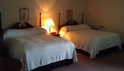 Standard Queen Room
