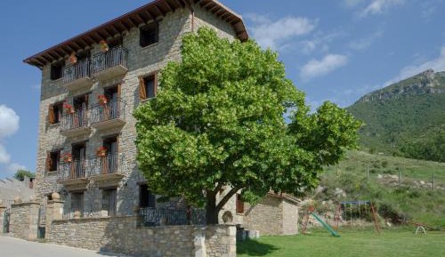 Two-Bedroom Apartment with Mountain View