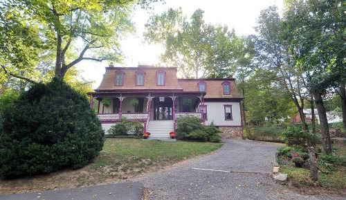 Five-Bedroom Holiday Home