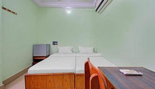 Deluxe Double Room (2 Adults + 1 Child)
