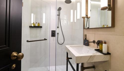 Luxury One Bedroom Apartment