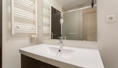 Apartment with Shower