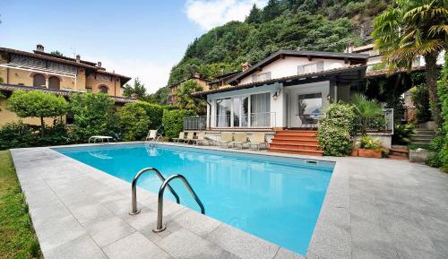 Villa with Garden View