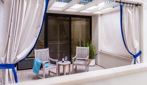King Room with Courtyard View