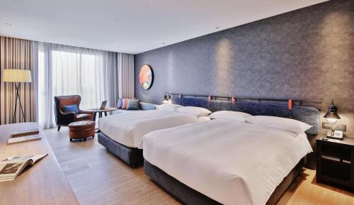 Deluxe Family Room
