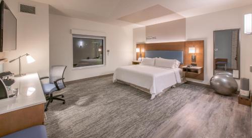 King Room with Roll-In Shower - Disability Access