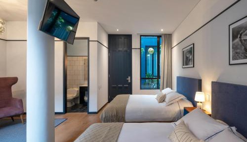 Deluxe Queen Suite