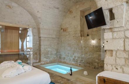 Queen Suite with Spa Bath