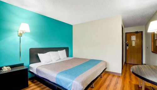 King Room - Non-Smoking