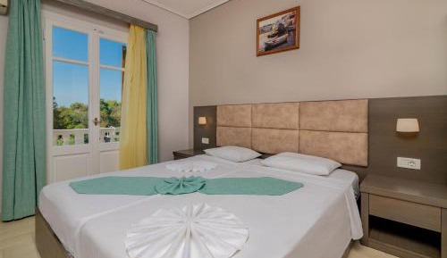 Triple Room with Garden View