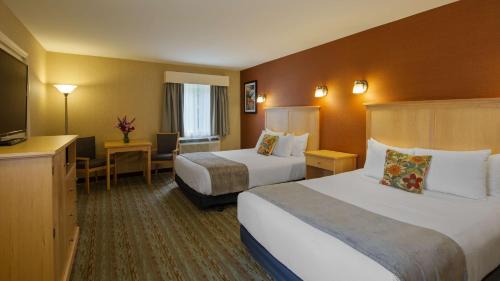 Queen Room with Two Queen Beds - Non Smoking