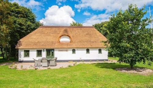 One-Bedroom Holiday Home