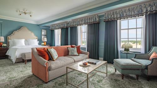 Oliver King Parlour Room