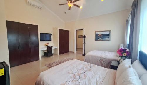 Deluxe Queen Room with Two Queen Beds