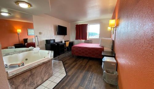 Queen Room with Spa Bath