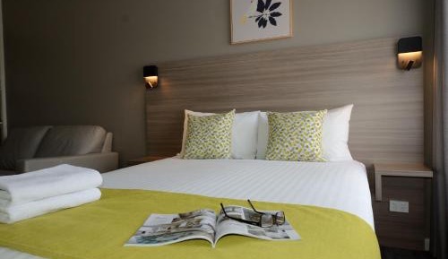 Deluxe Queen Room