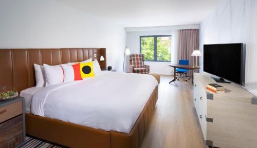 Premium King Room with Courtyard View