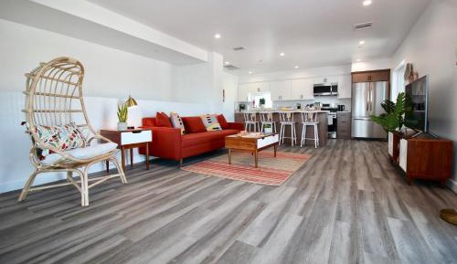 Three-Bedroom Villa w Free Parking