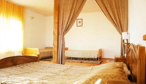 Quadruple Room with Private Bathroom