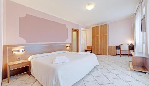 Junior Suite with Lake View
