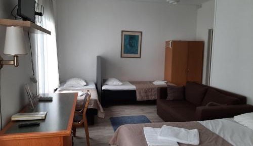 Family Room (2 Adults + 2 Children)
