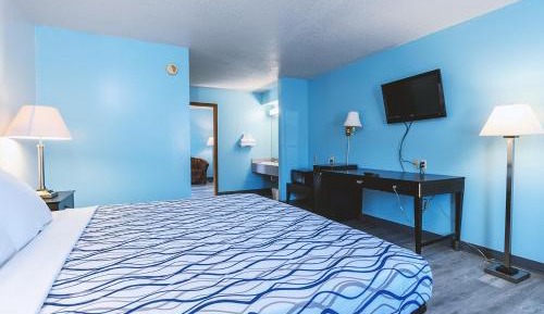 Standard Queen Room