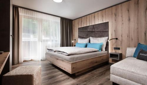 One-Bedroom Apartment with Balcony