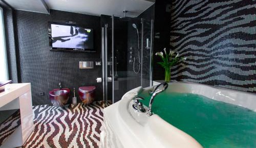 Luxury Spa Suite with Sea View and Indor and Outdoor Whirlpool on the Terrace