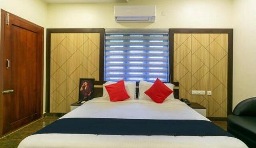 Deluxe Double Room (2 Adults + 1 Child)