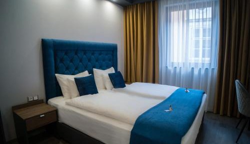 Standard Queen Room