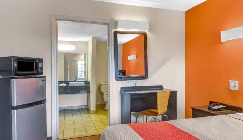 One-Bedroom Suite - Non-Smoking