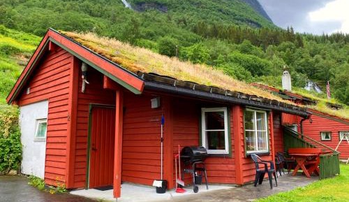Two-Bedroom Cottage (7 Adults)