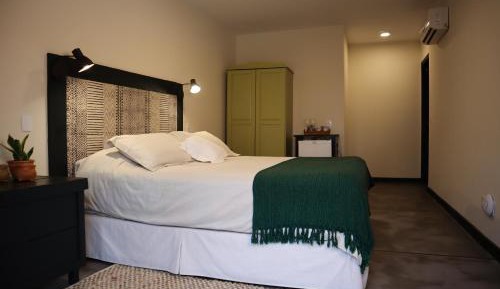 Deluxe Queen Suite