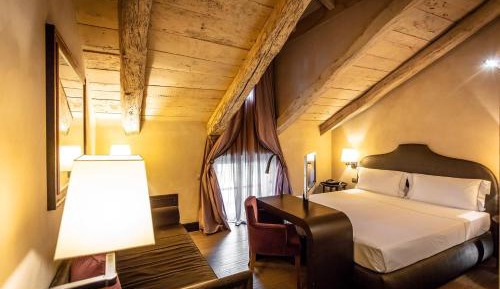 Superior Deluxe Double or Twin Room 
