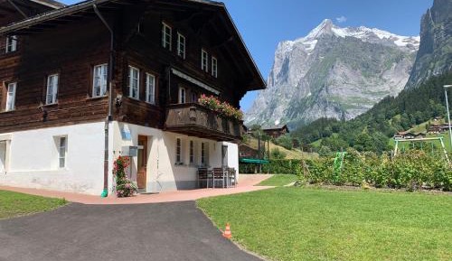 Apartment with Mountain View