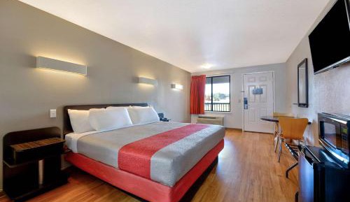 King Room - Non-Smoking