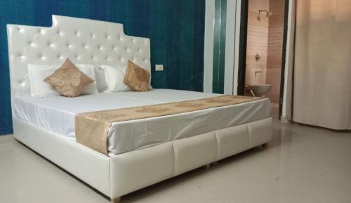 Deluxe Double Room (1 adult + 2 children)